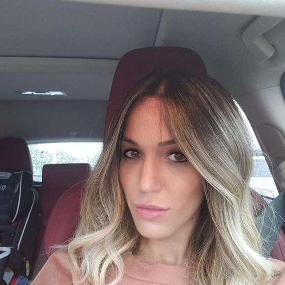 Meet your Posher, Danielle - Picture 1 of 1